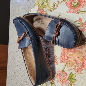 Clarks Navy blue leather driving shoes. Size 7m.